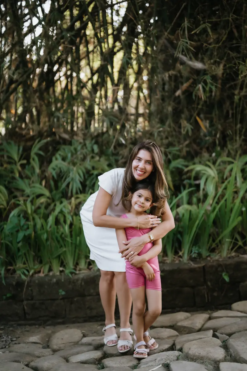 Antonella Ríos acompañando a una familia